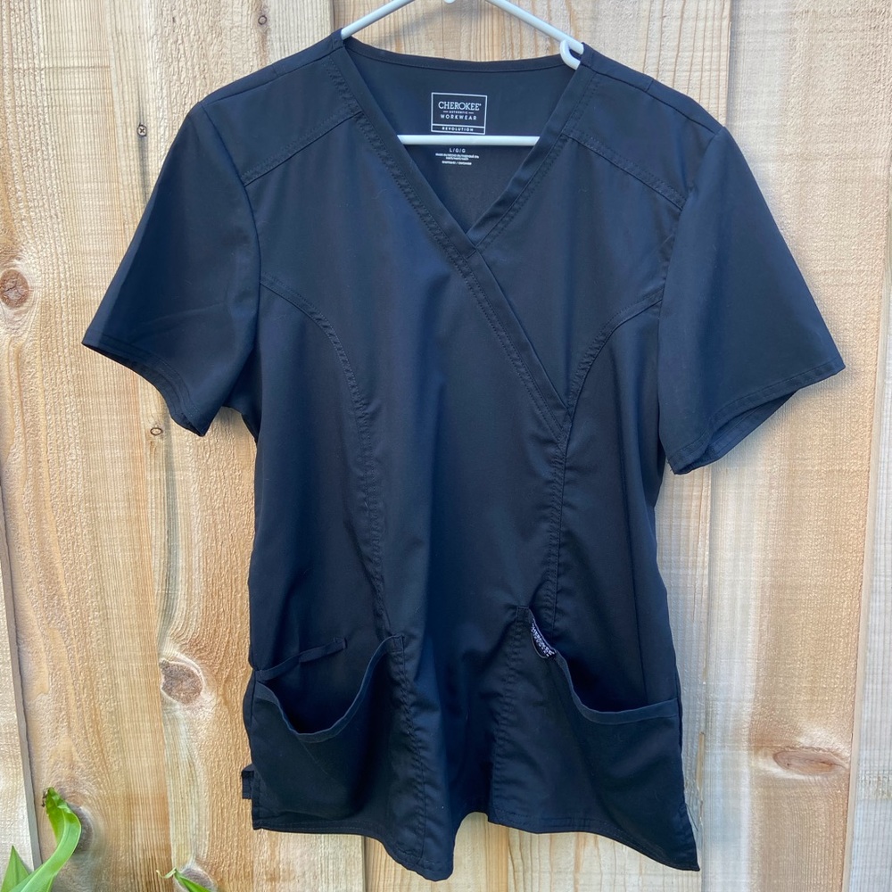 Cherokee scrub top/ Large